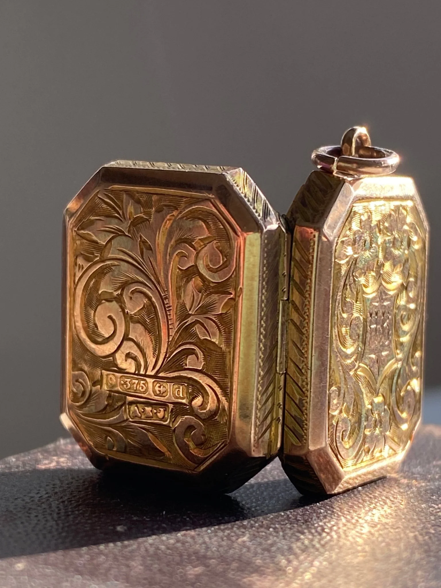 Antique Victorian Gold Locket - Image 4