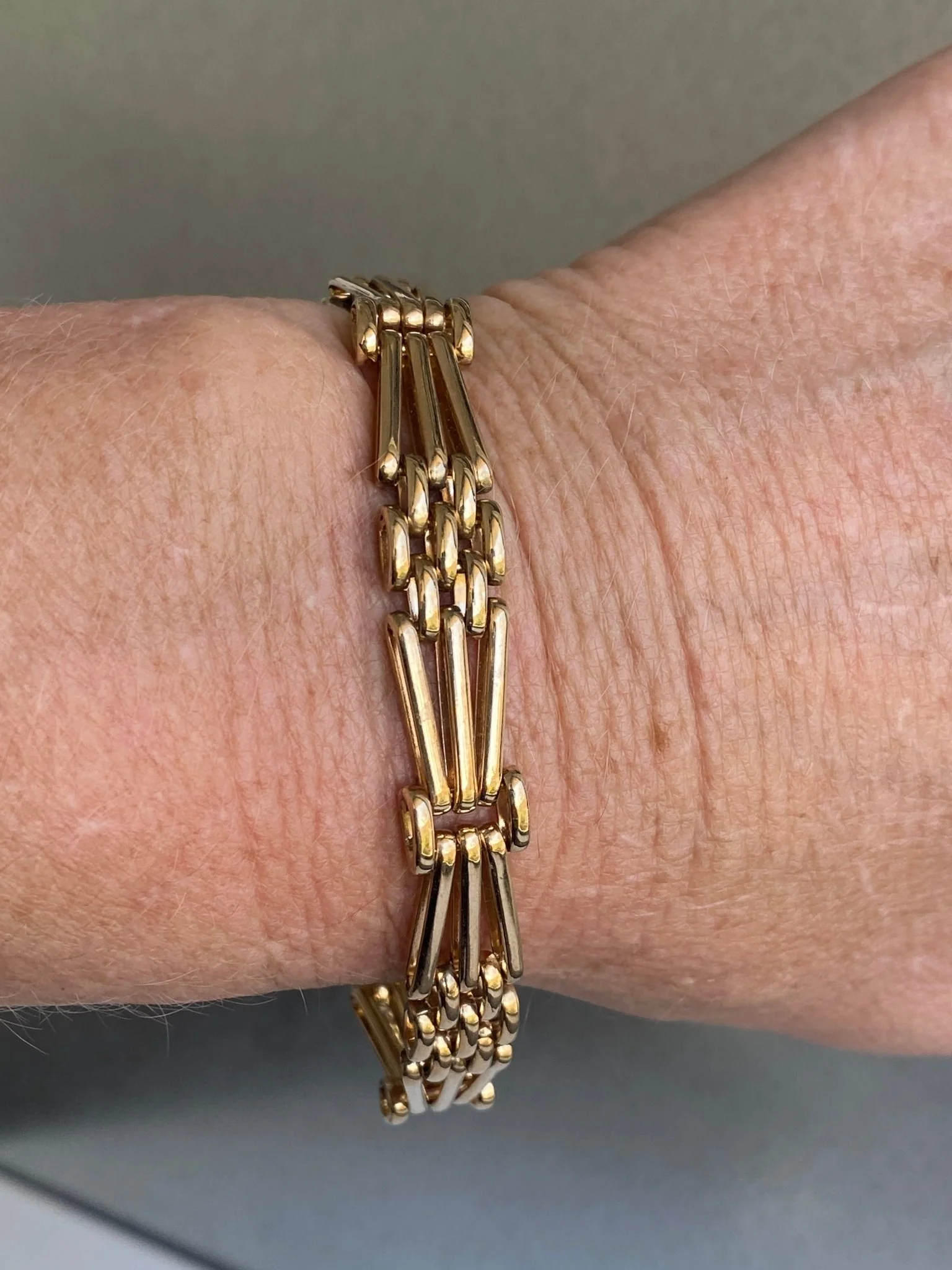 Vintage Gold Gatelink Bracelet - Image 3