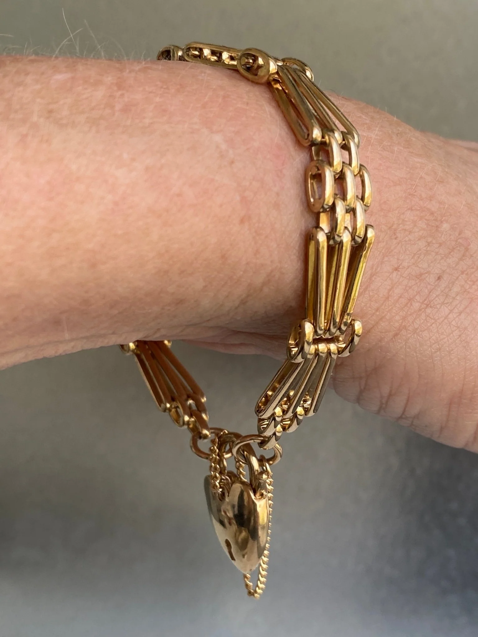 Vintage Gold Gatelink Bracelet - Image 4