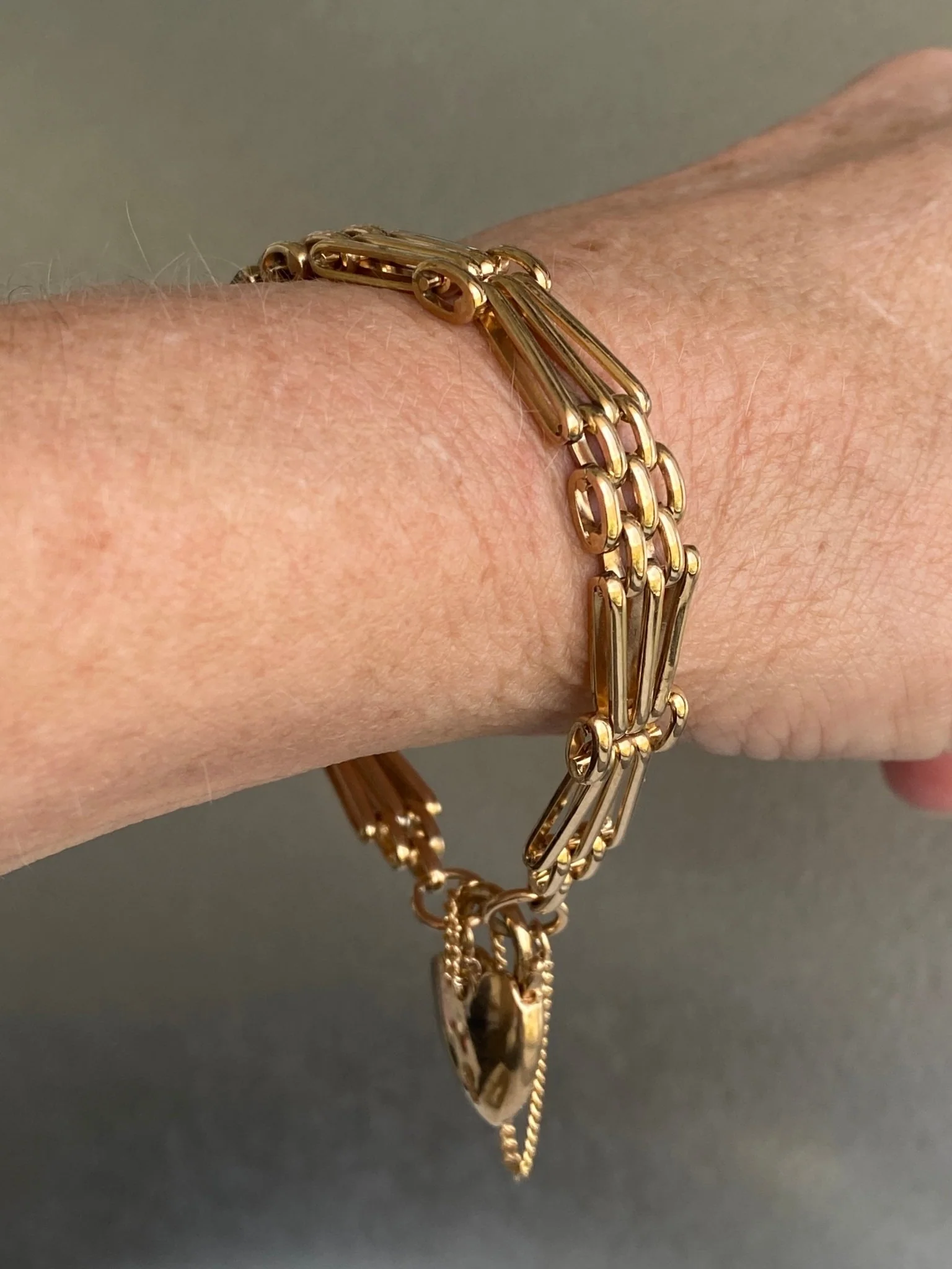 Vintage Gold Gatelink Bracelet - Image 5