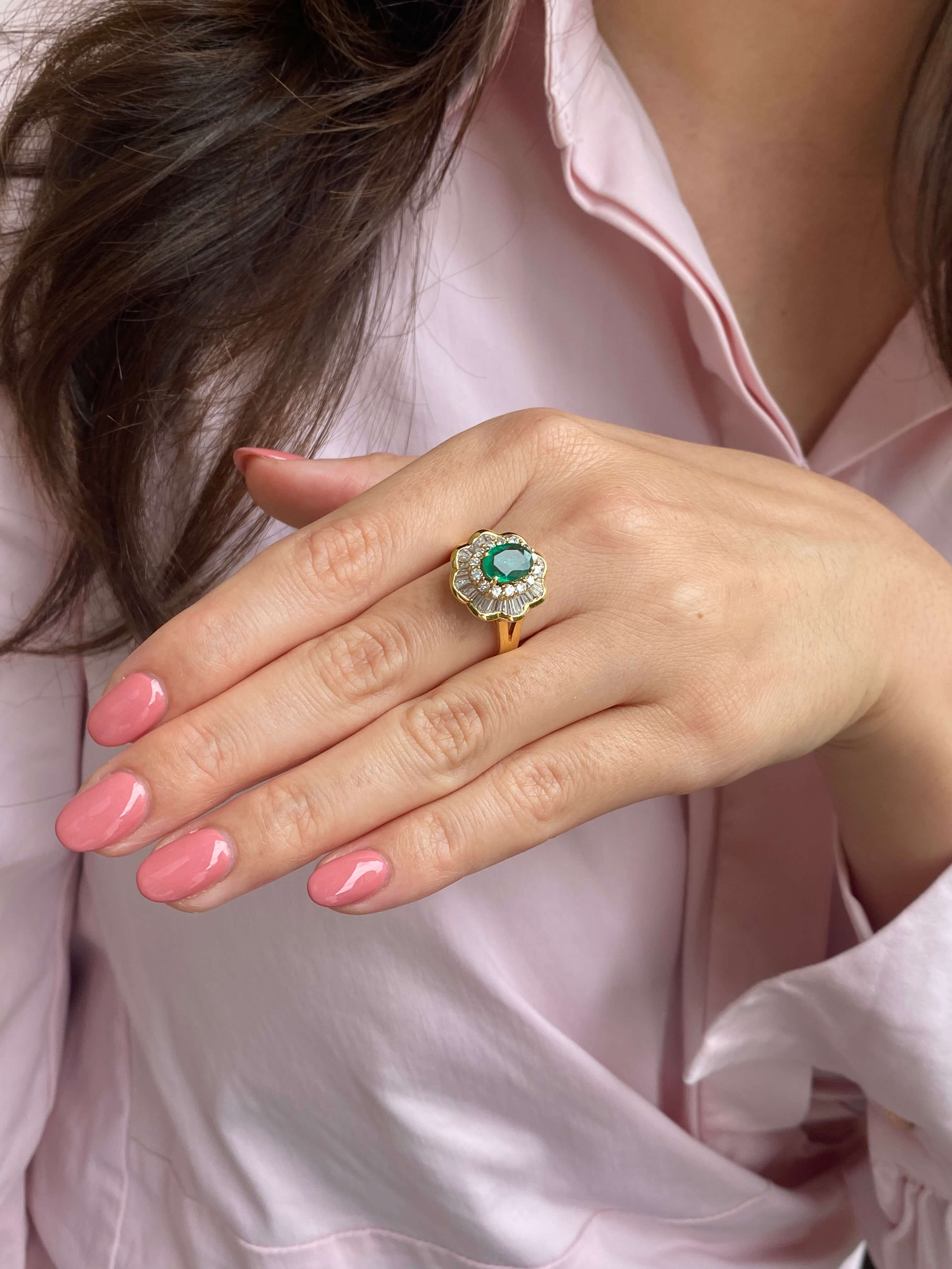 Fine Emerald & Diamond Ballerina Ring - Image 3